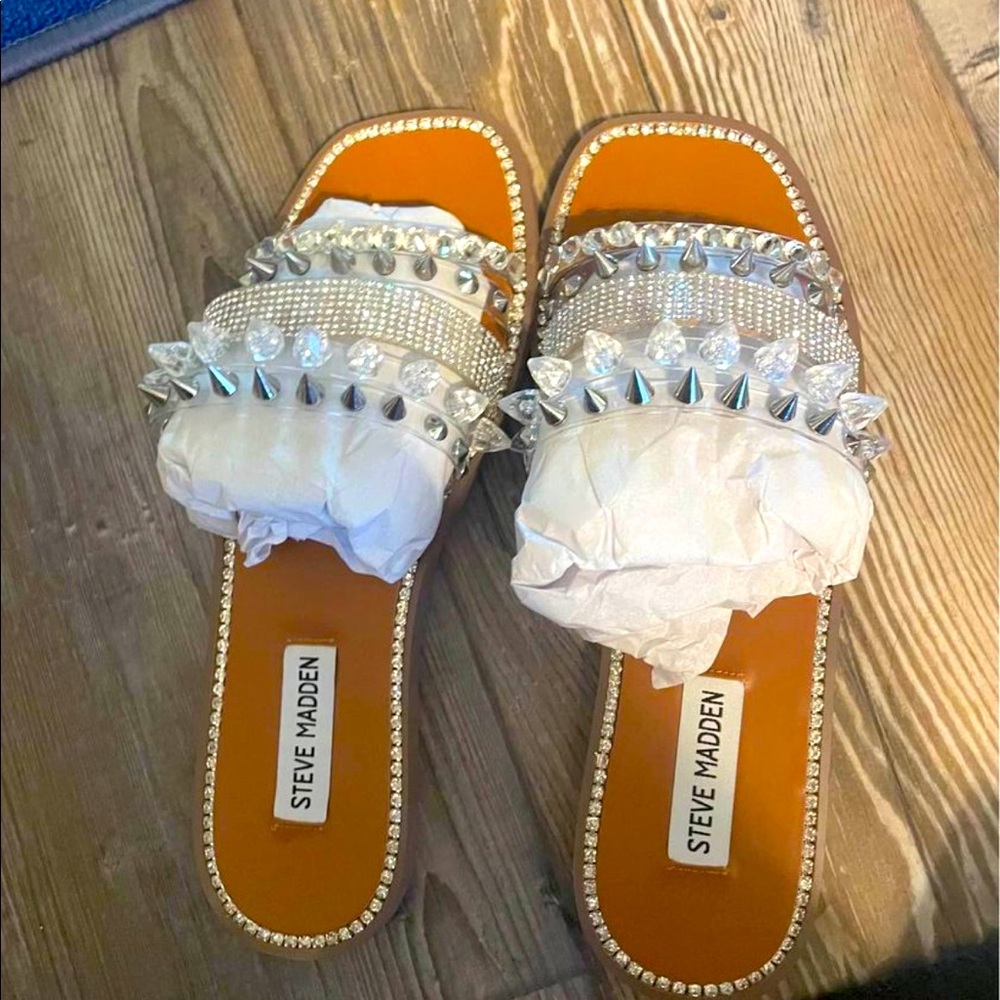 Brand new Michael Kors Leandra sandal size 9